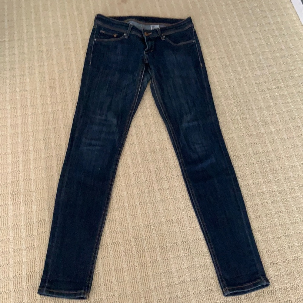 Skinny blue jeans, low rise